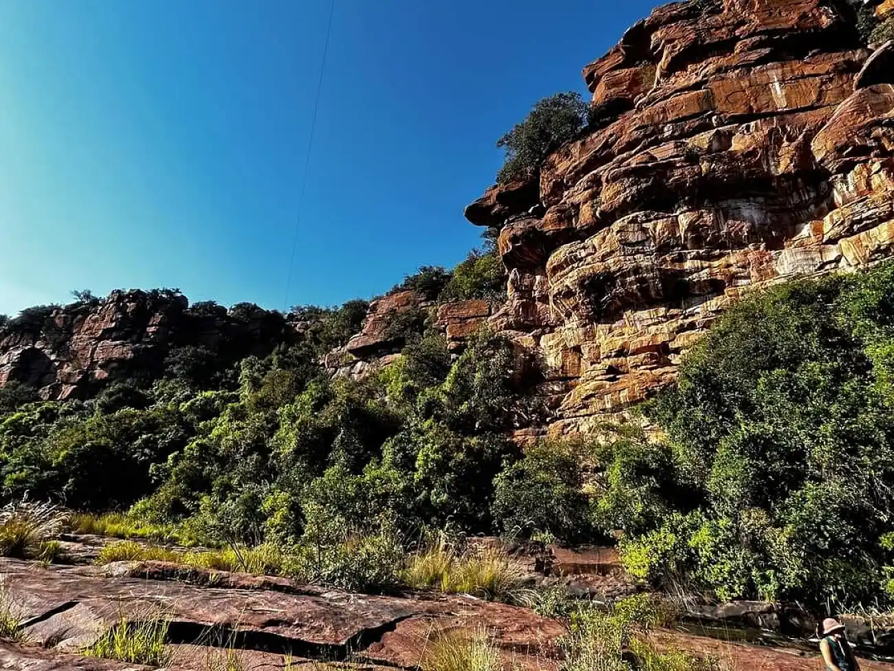 Hiking in the Muningi Gorge