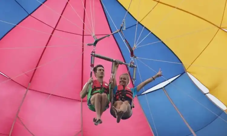 Sun City Waterworld - Parasailing