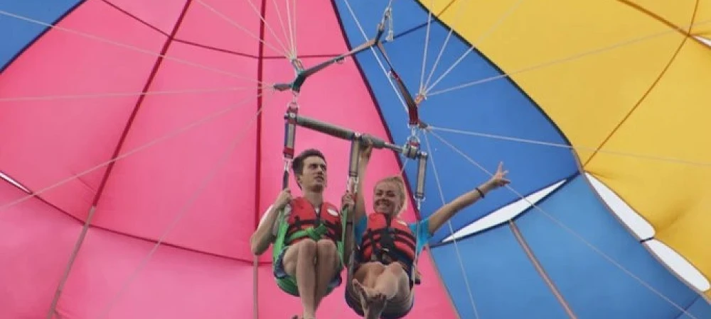 Sun City Waterworld - Parasailing