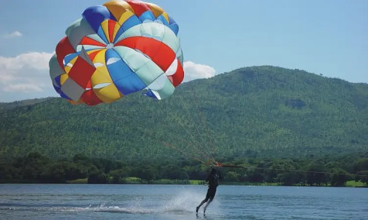 Sun City Waterworld Parasailing in the North West